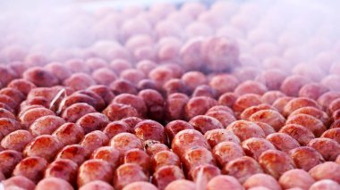 Soba üzerinde ızgara sosis