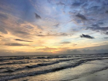 Tayland sahilinde gün batımı 