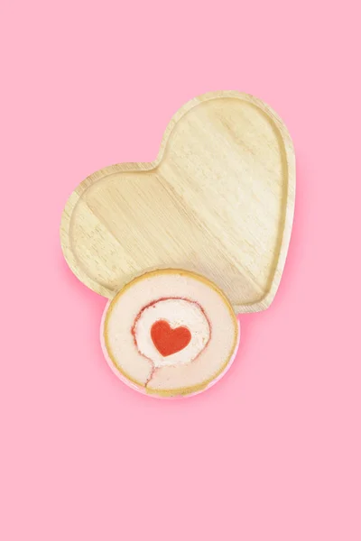 Strawberry Cake Heart Shape Wooden Plate Pink Background Top View — Stock Photo, Image