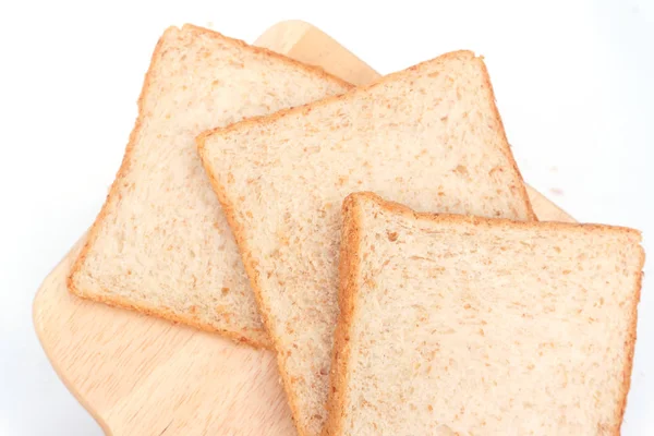 Bliska Brązowy Plasterki Chleb Pełnoziarniste Białym Tle Zdrowe Domowe Śniadanie — Zdjęcie stockowe