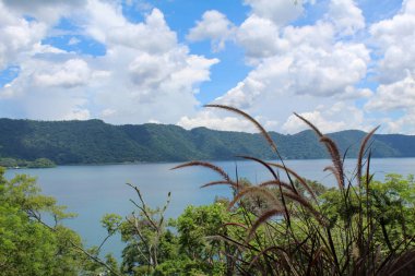 El Salvador'da coatepeque lake görünümü