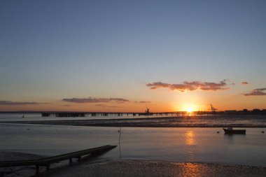 Günbatımı Holehaven, Canvey Adası, Essex, İngiltere
