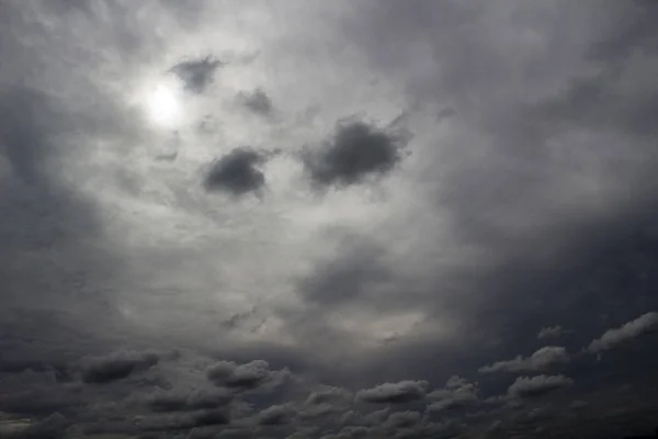 Nuages Gris Mousseux Par Une Journée Orageuse — Photo