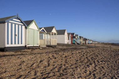 Thorpe Körfezi 'ndeki sahil kulübeleri, Southend-on-Sea, Essex, İngiltere