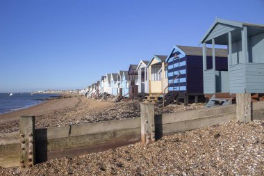 Thorpe Körfezi 'ndeki sahil kulübeleri, Southend-on-Sea, Essex, İngiltere