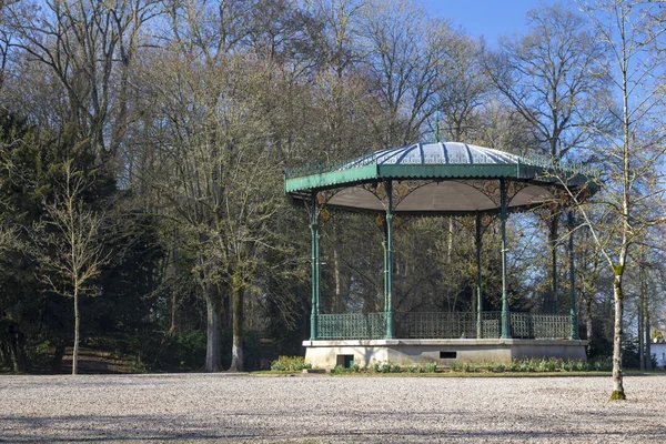 Musikpavillon in öffentlichen Gärten, Saint Omer, Frankreich — Stockfoto