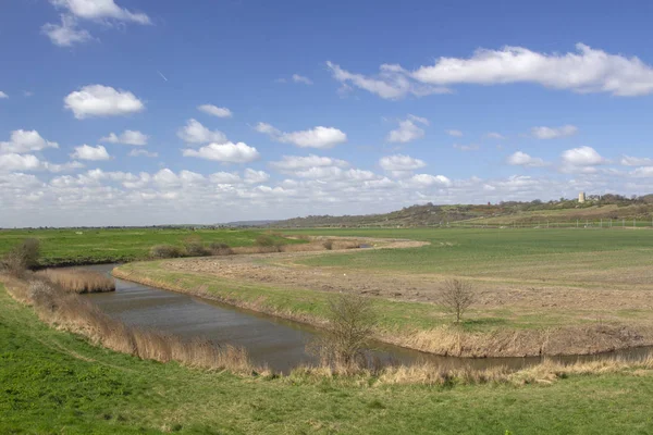 Borgen deich auf hadleigh sumpfe, essex, england — Stockfoto