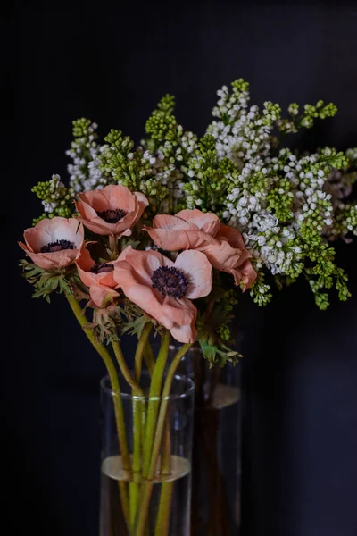 라일락 미나리 꽃다발 유칼립투스 게에서 — 스톡 사진