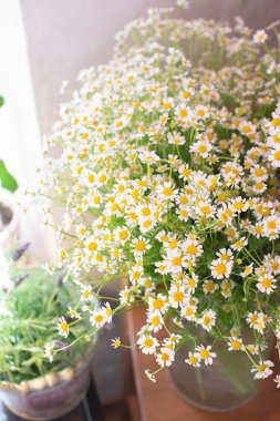 Çiçekçilik dükkanı düğün salonunda çiçek buket