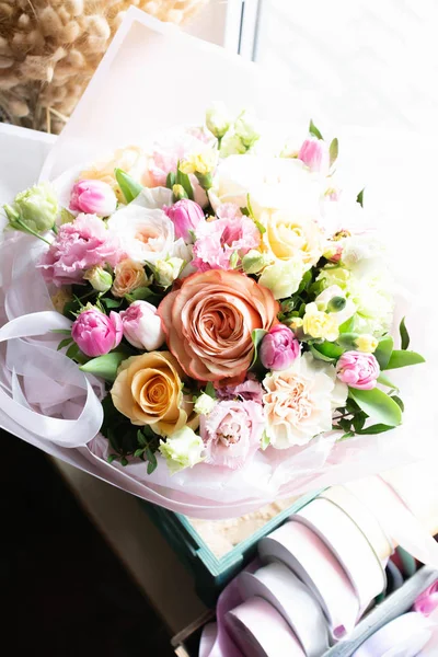플로리스트 Shop 살롱에서 꽃다발 — 스톡 사진