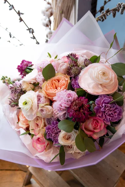 Boeket Van Bloemen Bruiloft Salon Rozen Anemone Tulip Ranunculus Zonnebloem — Stockfoto