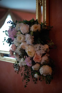 en güzel çiçekler, gelin veya damat için bir festival çiçekçilik mağazası veya düğün salonu için restoranın iç bacak çiçek muhteşem buketleri, bir gelin buketi, butanerka