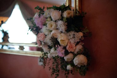 en güzel çiçekler, gelin veya damat için bir festival çiçekçilik mağazası veya düğün salonu için restoranın iç bacak çiçek muhteşem buketleri, bir gelin buketi, butanerka