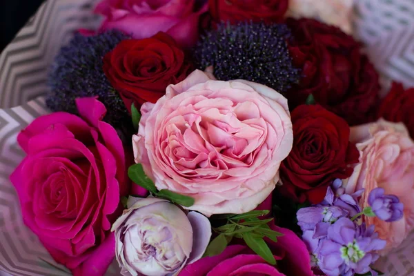 Güller Şakayık Lale Kutlama Dükkanı Çiçekçi Düğün Salonunda Restoranın Bir — Stok fotoğraf