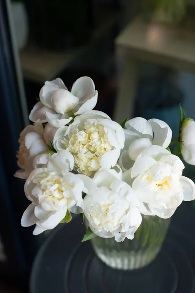 Les Belles Fleurs Magnifiques Bouquets Fleurs Sur Jambe Intérieur Restaurant — Photo