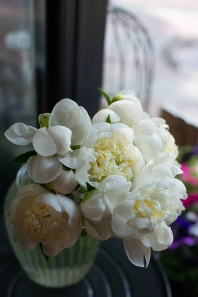 Les Belles Fleurs Magnifiques Bouquets Fleurs Sur Jambe Intérieur Restaurant — Photo