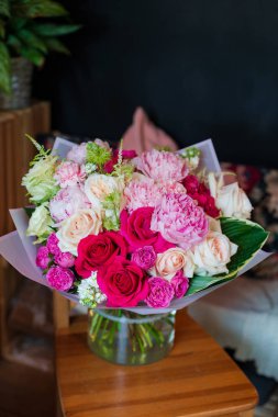 en güzel çiçekler, gelin veya damat için bir festival çiçekçilik mağazası veya düğün salonu için restoranın iç bacak çiçek muhteşem buketleri, bir gelin buketi, butanerka