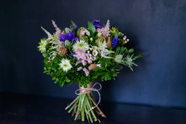 Πιο Όμορφα Λουλούδια Υπέροχα Μπουκέτα Λουλουδιών Στο Πόδι Στο Εσωτερικό — Φωτογραφία Αρχείου