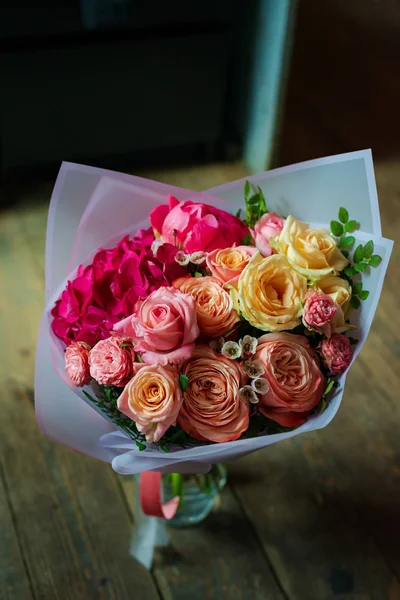 Die Schönsten Blumen Prachtvolle Blumensträuße Bein Inneren Des Restaurants Für — Stockfoto