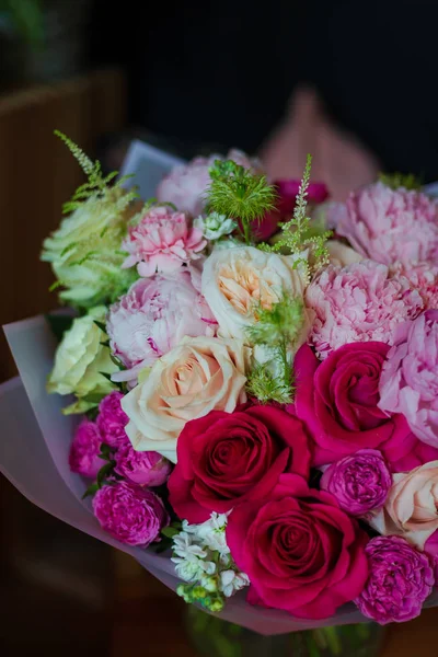 Die Schönsten Blumen Prachtvolle Blumensträuße Bein Inneren Des Restaurants Für — Stockfoto