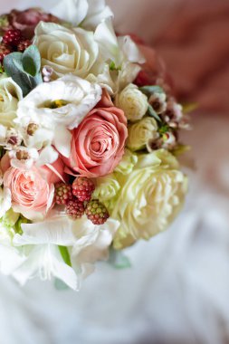 Bir çiçekçide düğün ya da tatil için Ranunculus mattiola Tulip okaliptüs Narcissus 'un en güzel çiçek buketi.