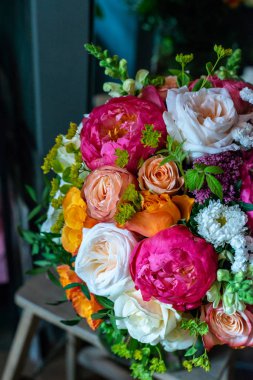 en güzel çiçekler, gelin veya damat için bir festival çiçekçilik mağazası veya düğün salonu için restoranın iç bacak çiçek muhteşem buketleri, bir gelin buketi, bütan