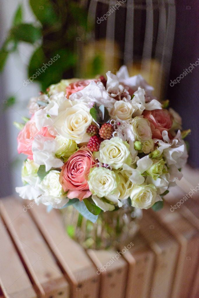 El ramo de flores más hermoso de anémona rosa Ranunculus mattiola