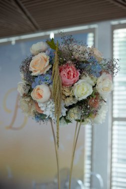 en güzel çiçekler, gelin veya damat için bir festival çiçekçilik mağazası veya düğün salonu için restoranın iç bacak çiçek muhteşem buketleri, bir gelin buketi, bütan