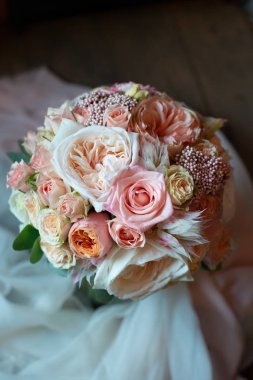 en güzel çiçekler, gelin veya damat için bir festival çiçekçilik mağazası veya düğün salonu için restoranın iç bacak çiçek muhteşem buketleri, bir gelin buketi, bütan