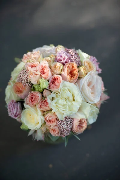 Najpiękniejsze Kwiaty Wspaniałe Bukiety Kwiatów Nodze Wnętrzu Restauracji Świąteczny Sklep — Zdjęcie stockowe