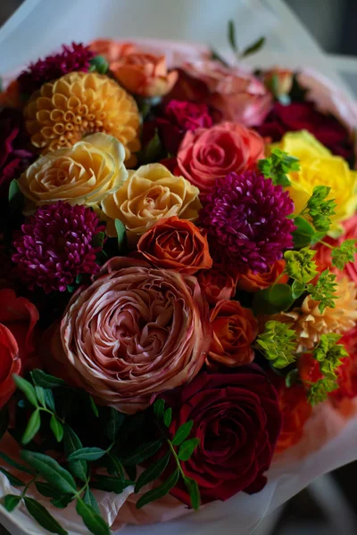 Les Belles Fleurs Magnifiques Bouquets Fleurs Sur Jambe Intérieur Restaurant — Photo