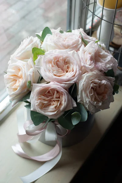 Les Belles Fleurs Magnifiques Bouquets Fleurs Sur Jambe Intérieur Restaurant — Photo