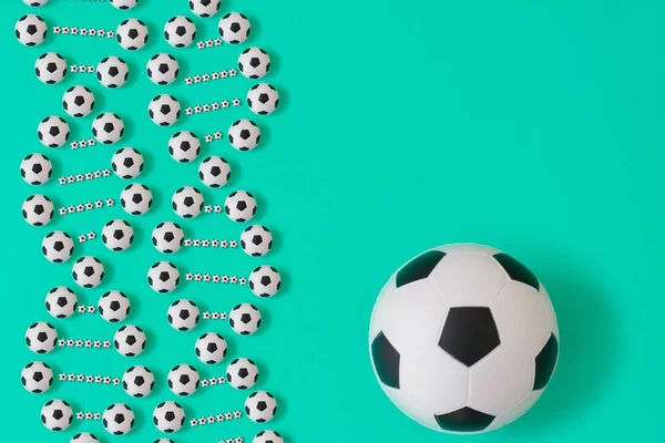 mavi arka plan üzerinde futbol dna