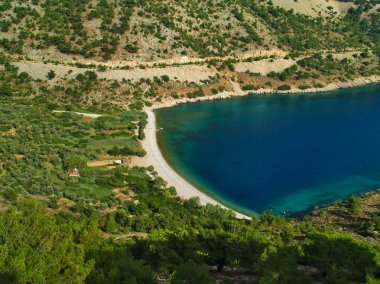 Elinda beach Merkezi Batı Sakız Adası, Yunanistan. Güzel izole plaj turkuaz su ile yukarıdan görüntülemek.