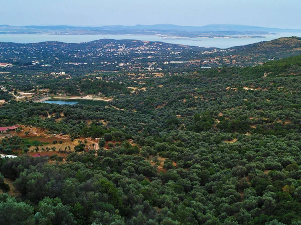 Yukarıdan bir parlak yaz günü Chios Vadisi ve küçük Asya kıyı şeridi, görüntüleme.