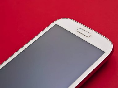 İzole beyaz cep telefonu