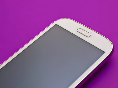 İzole beyaz cep telefonu