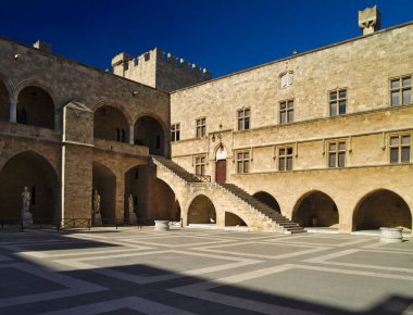 Kastello olarak da bilinen Rodos Şövalyeleri Büyük Ustası Ortaçağ sarayı.