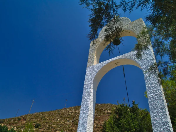 Torre Bell Ilha Leros Grécia Panagia Kavouradena Ksirorokambos Azul Branco — Fotografia de Stock