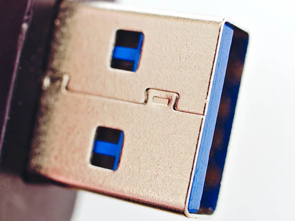 Usb3 konektörü, beyaz arka plan da izole edilmiş makro ayrıntılarını kapatın.