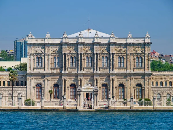 Dolmabahce Palacio Puerta Exterior Vista Desde Mar Estambul Turquía — Foto de Stock