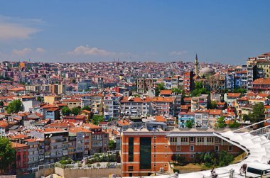 Yaz ışığı altında İstanbul silueti, Türkiye.