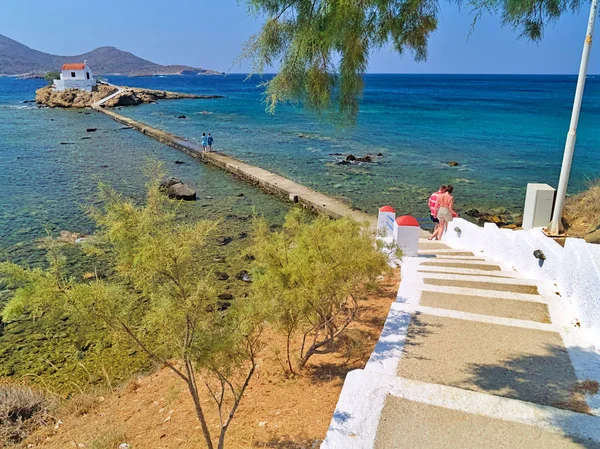 Människor Som Går Vägen Havet Som Leder Till Agios Saint — Stockfoto