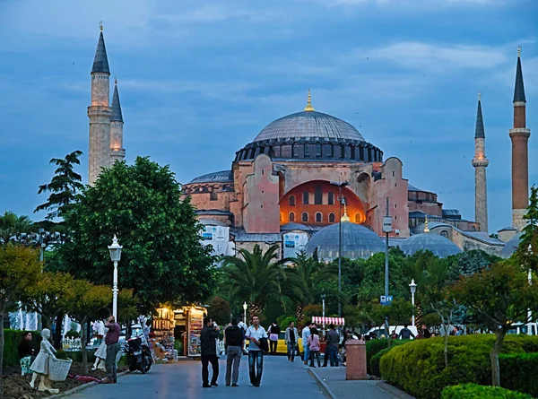 Istanbul Türkei 2010 Pendler Außerhalb Hagia Sofia — Stockfoto