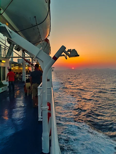 Egeïsche Zee Griekenland 2008 Mensen Een Schip Dek Reizen Naar — Stockfoto