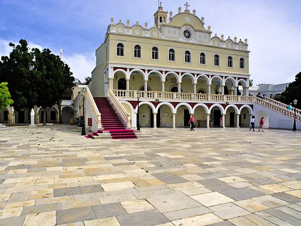 Människor Besöker Berömda Miraculus Kristna Ortodoxa Kyrkan Jungfru Maria Tinos — Stockfoto