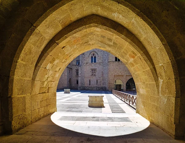 Passagem Arqueada Palácio Grão Mestre Dos Cavaleiros Rodes Também Conhecido — Fotografia de Stock