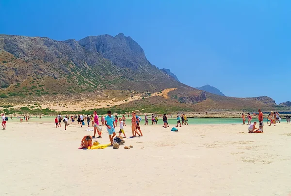 Creta Grecia Julio 2009 Los Turistas Llegan Playa Arena Balos — Foto de Stock