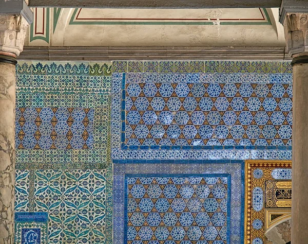 Classical Oriental Design Detail Tiled Wall Topkapi Palace Istanbul Turkey — Stock Photo, Image