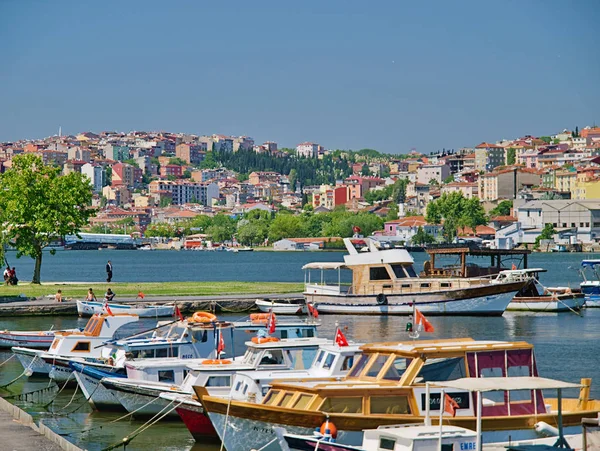 Istanbul Turkiet 2010 Båtar Hamn Vid Bosporus Coast — Stockfoto